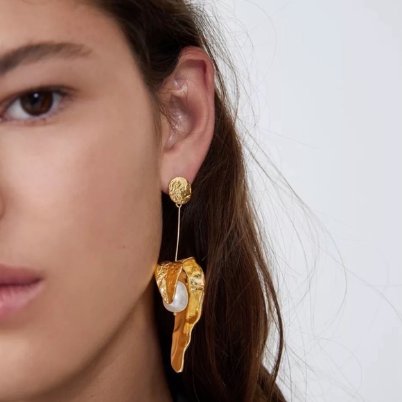 Pearl Drop Leaf Earrings - Picture 3 of 6